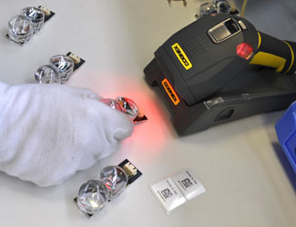 使用 DataMan 8100 對手術燈生產(chǎn)